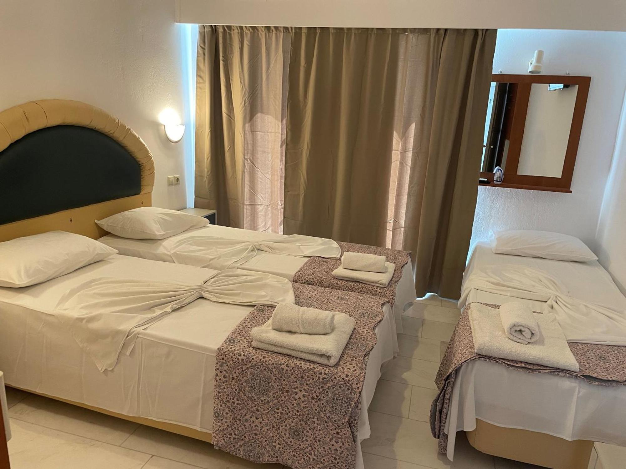 Hotel Kourkoumelata Argostoli  Buitenkant foto